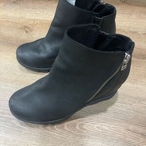 Sorel Black Ankle Booties with Side Zipper